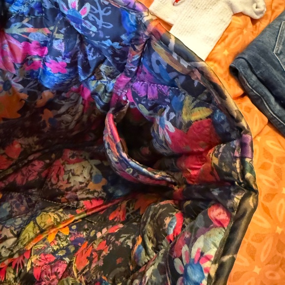 Colorful Patterned Shoulder Bag - Picture 7 of 9